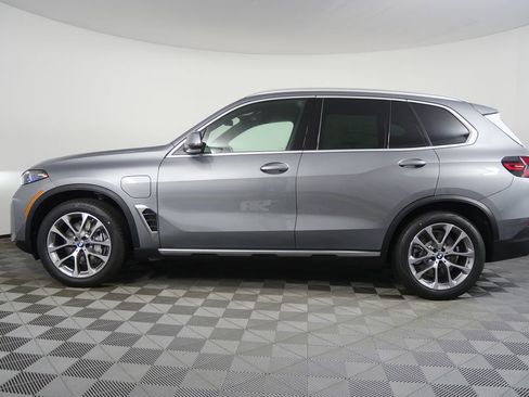 New 2026 BMW X5 xDrive50e image 6