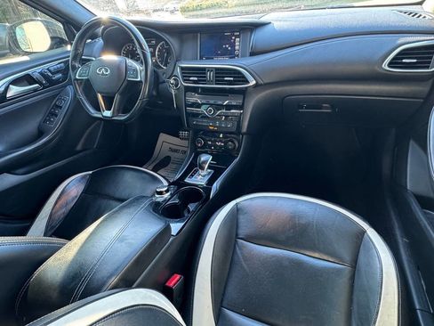 Used 2017 INFINITI QX30 Sport w/ Sport Leather Package image 11