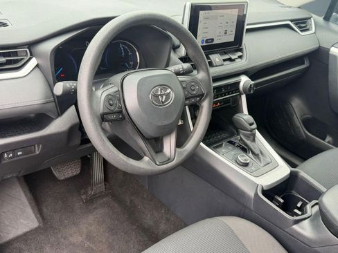 Used 2025 Toyota RAV4 LE AWD/4WD image 4