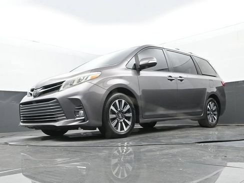 Used 2019 Toyota Sienna Limited FWD image 27