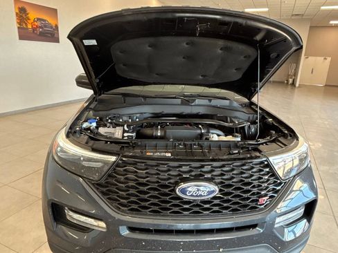 Used 2022 Ford Explorer ST image 3