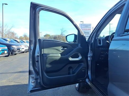 Used 2024 Nissan Frontier SV w/ SV Convenience Package image 23