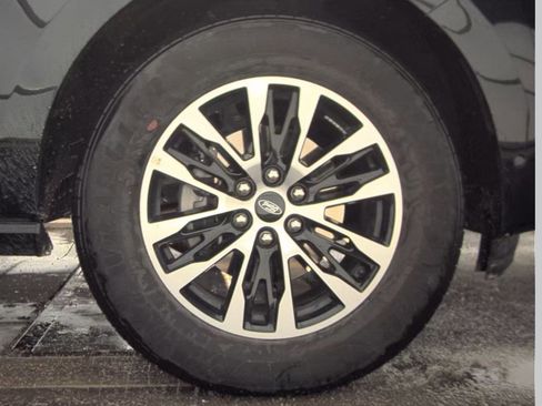 Certified 2025 Ford Expedition Max Platinum image 9