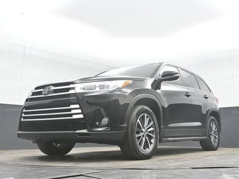 Used 2019 Toyota Highlander XLE FWD image 47