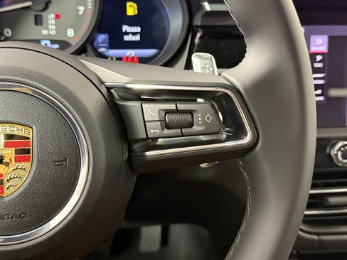 Certified 2026 Porsche Macan AWD/4WD image 17