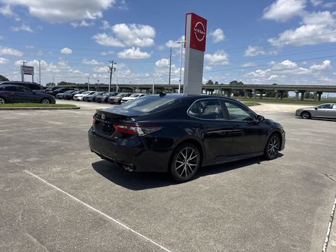 Used 2022 Toyota Camry SE FWD image 18