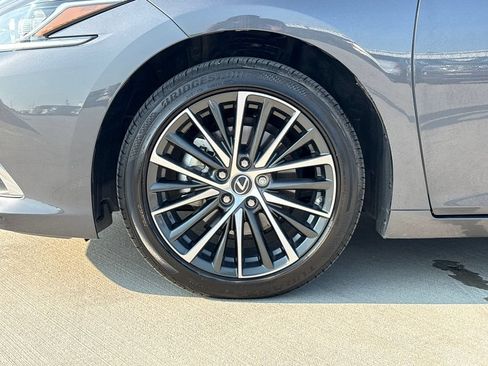 Used 2025 Lexus ES 300h w/ Premium Package FWD image 24