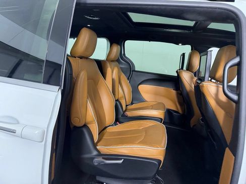 Used 2023 Chrysler Pacifica Pinnacle FWD image 37