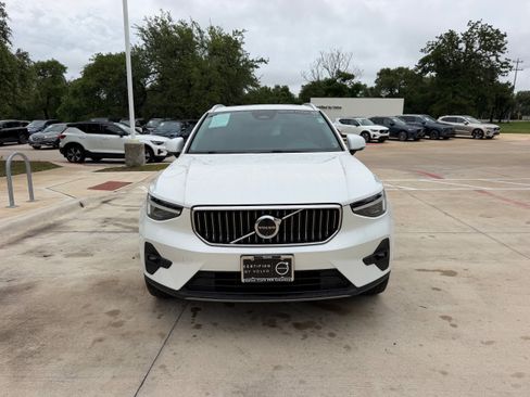 Certified 2024 Volvo XC40 B5 Ultimate w/ Protection Package Premier AWD/4WD image 8