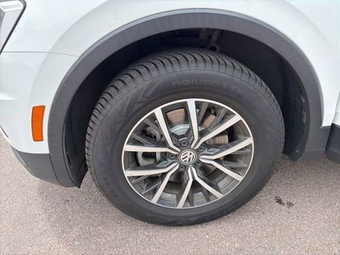 Used 2018 Volkswagen Tiguan SE w/ Panoramic Sunroof Package AWD/4WD image 8