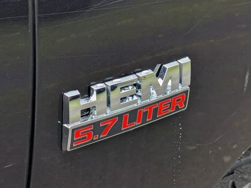 Used 2017 RAM 1500 Classic SLT w/ SLT Plus D￩cor Group AWD/4WD image 33