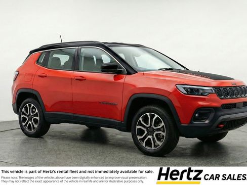 Used 2025 Jeep Compass Trailhawk image 1