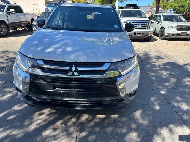 Used 2018 Mitsubishi Outlander ES AWD/4WD image 2