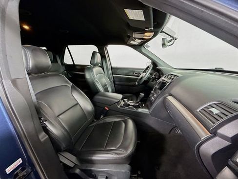 Certified 2019 Ford Explorer XLT w/ Equipment Group 202A image 29