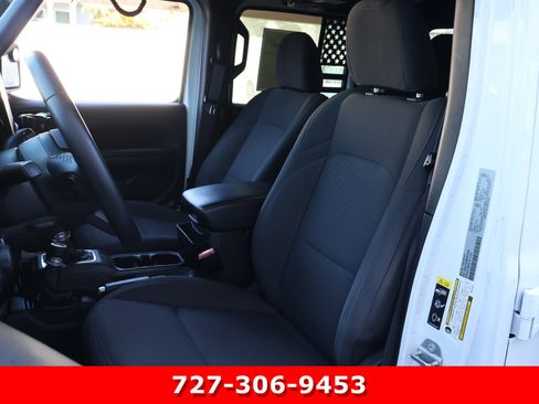 Used 2021 Jeep Gladiator Willys image 2