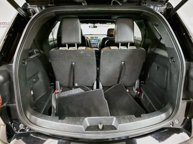 Used 2017 Ford Explorer XLT w/ Equipment Group 202A AWD/4WD image 27