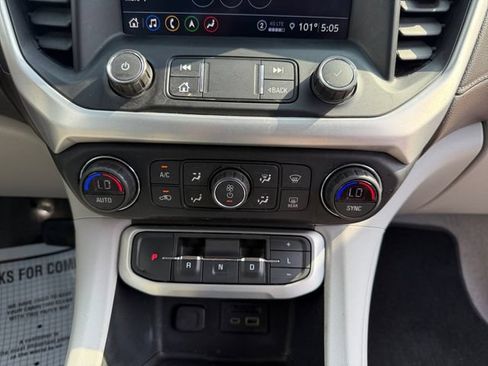 Used 2021 GMC Acadia SLT FWD image 4