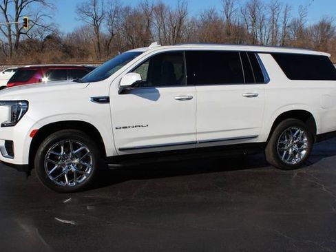 Used 2024 GMC Yukon XL Denali image 3