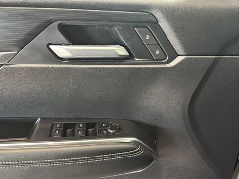 Used 2025 GMC Acadia Elevation image 32