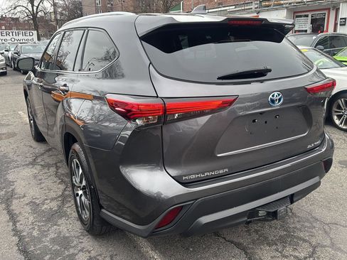 Used 2022 Toyota Highlander XLE image 6