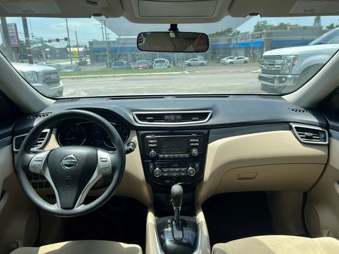 Used 2016 Nissan Rogue SV FWD image 11