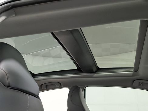 Used 2019 Toyota Camry XLE w/ Navigation Package image 11