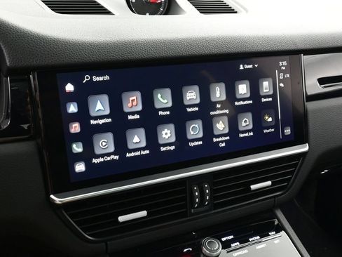 Certified 2023 Porsche Cayenne AWD/4WD image 21