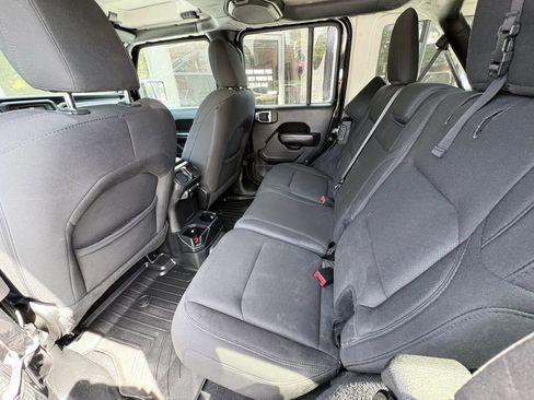 Used 2019 Jeep Wrangler Unlimited Sport S AWD/4WD image 14