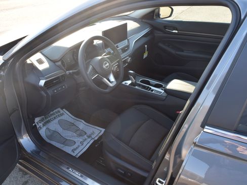 Used 2025 Nissan Altima 2.5 SV w/ SV Special Edition Package image 12