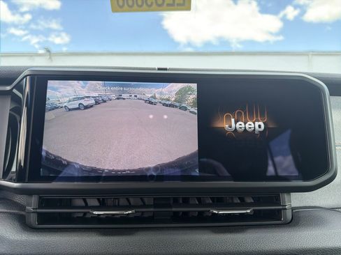 Used 2024 Jeep Wrangler Unlimited AWD/4WD image 26