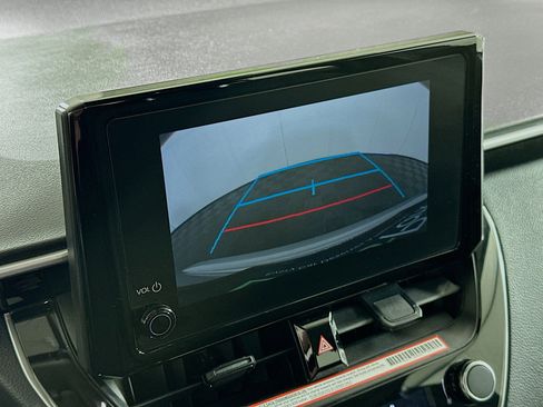 Used 2025 Toyota Corolla LE image 22