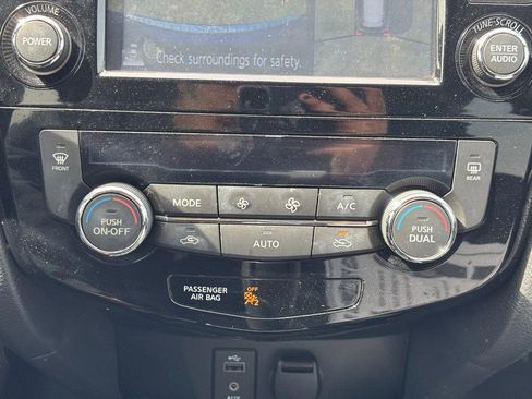 Used 2017 Nissan Rogue SV w/ SV Premium Package image 23