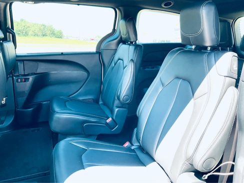New 2025 Chrysler Pacifica Select image 18