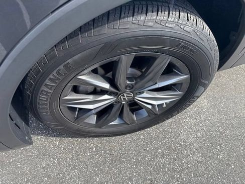 Used 2022 Volkswagen Tiguan SE FWD image 4
