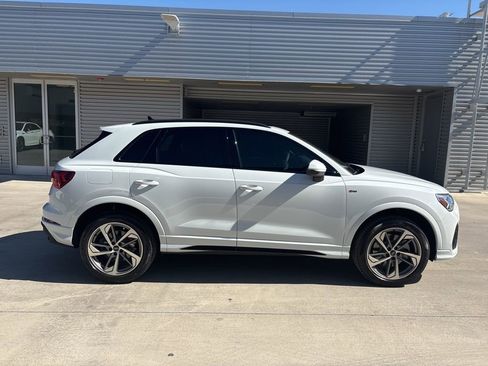 Used 2025 Audi Q3 2.0T Premium image 4
