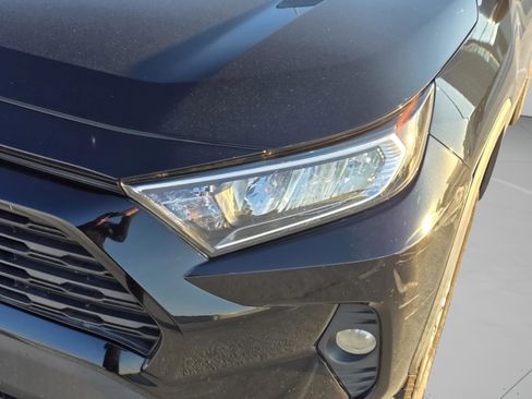 Used 2020 Toyota RAV4 XLE Premium image 28