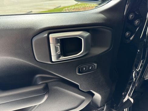 Used 2025 Jeep Wrangler Sport image 14