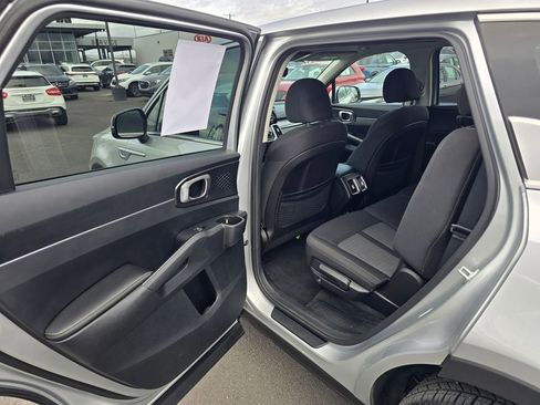 Used 2022 Kia Sorento LX image 18