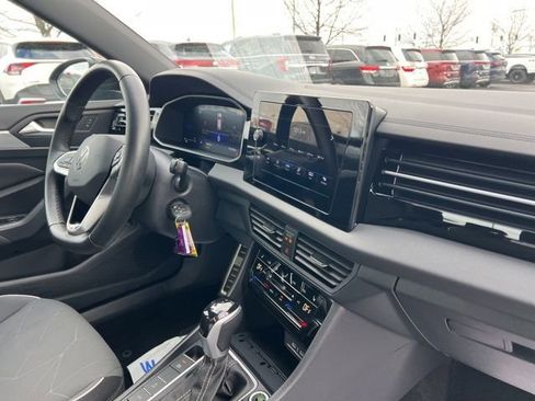 Used 2025 Volkswagen Jetta Sport image 32