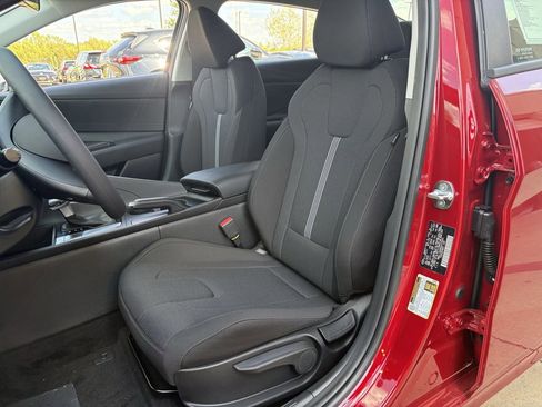 New 2025 Hyundai Elantra SE image 22