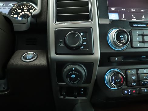 Used 2018 Ford F150 King Ranch w/ Equipment Group 601A Luxury AWD/4WD image 21