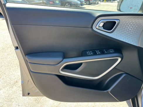 Used 2025 Kia Soul LX w/ LX Technology Package image 18