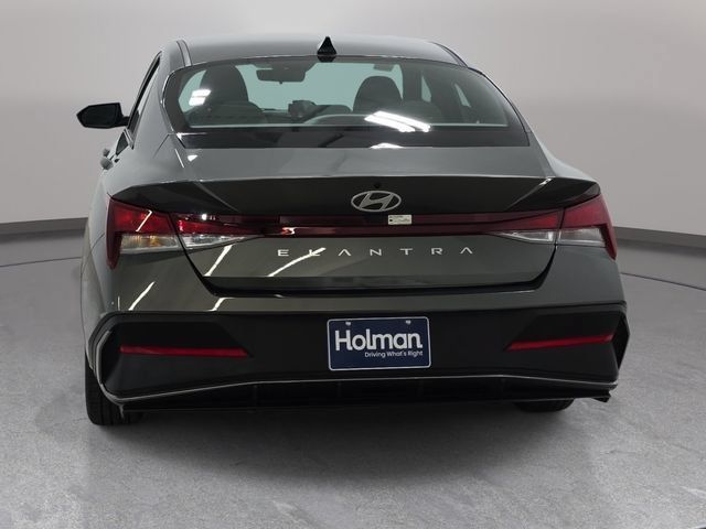 Used 2024 Hyundai Elantra SEL FWD image 7