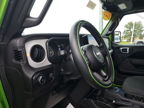 Used 2025 Jeep Wrangler Sport AWD/4WD image 12