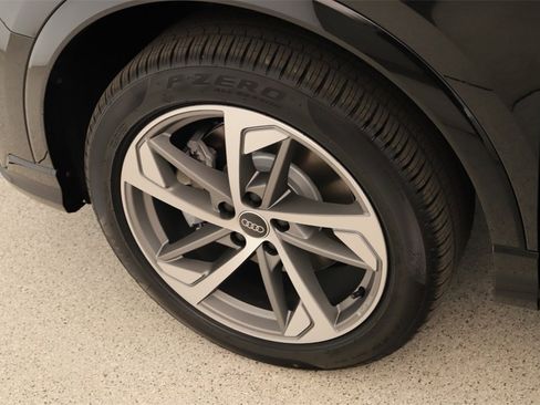 New 2025 Audi Q3 2.0T Premium image 30