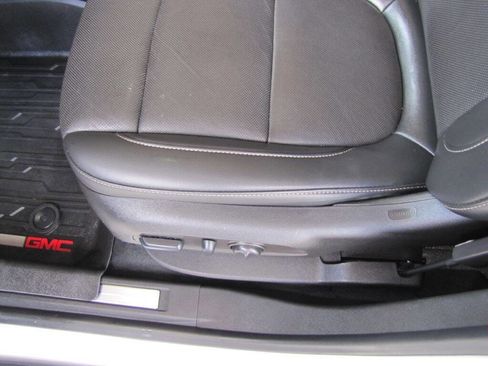 Used 2022 GMC Acadia SLT w/ Elevation Edition image 14