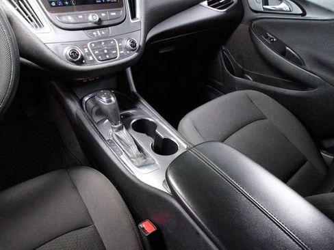 Used 2020 Chevrolet Malibu LT image 9