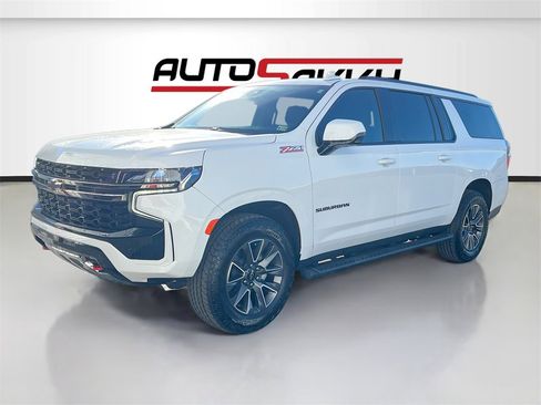 Used 2024 Chevrolet Suburban Z71 w/ Luxury Package image 3