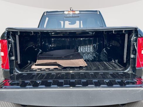 Used 2025 RAM 1500 Laramie AWD/4WD image 32