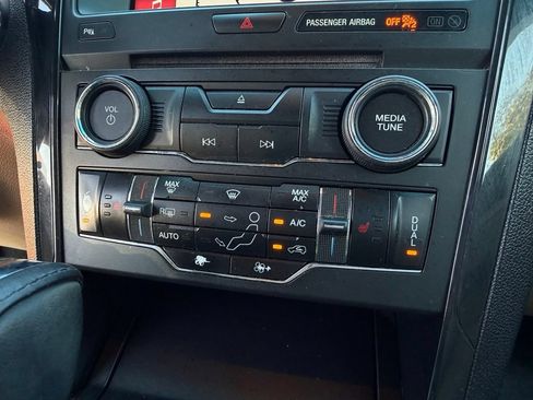 Used 2017 Ford Explorer XLT w/ Equipment Group 202A FWD image 21